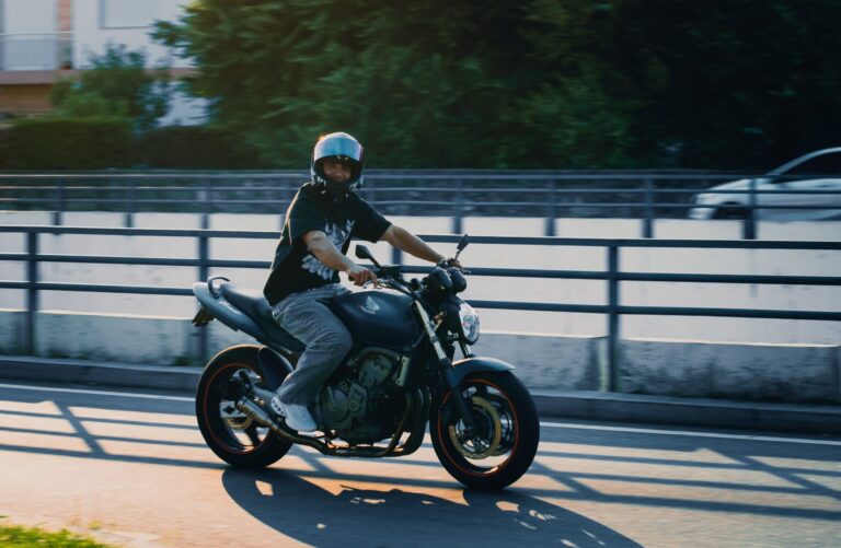 Sezon motocyklowy w Jeleniej Górze: Policja apeluje o bezpieczeństwo - Paragraf