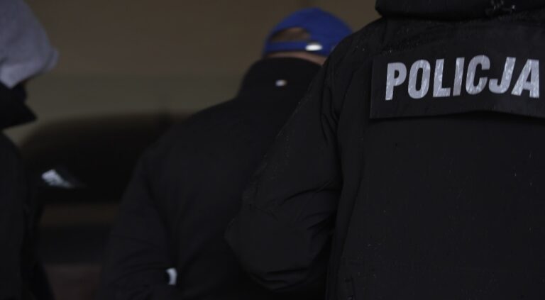 Łapówki za kursy ochrony: 8 osób usłyszało zarzuty w Gdańsku - Paragraf