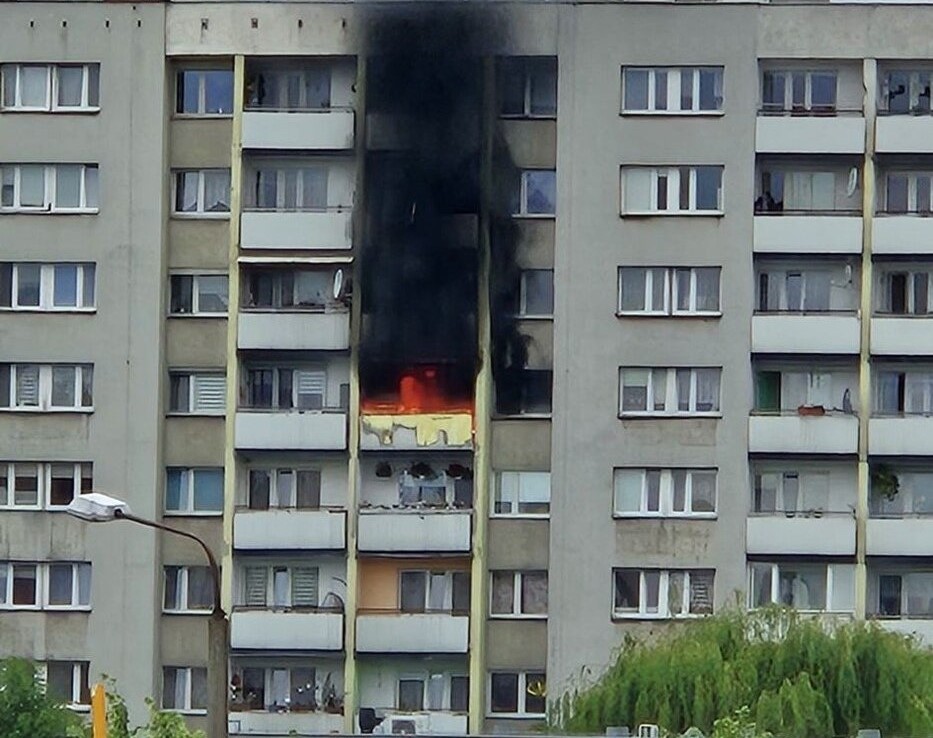 Policjanci z Raciborza ewakuowali mieszkańców podczas pożaru - Paragraf