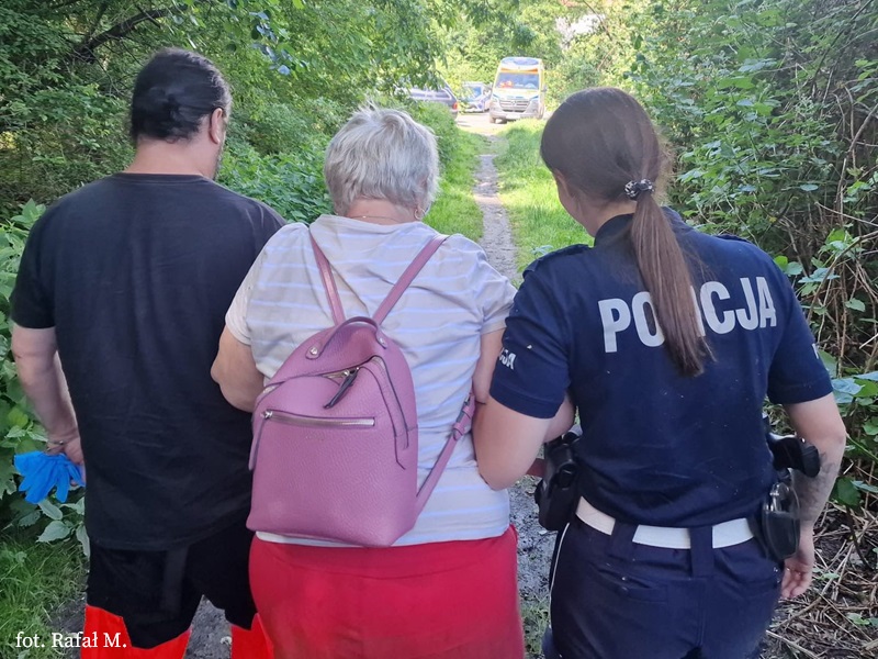 Policjanci z Złotoryi Uratowali Kobiętę w Lesie - Paragraf
