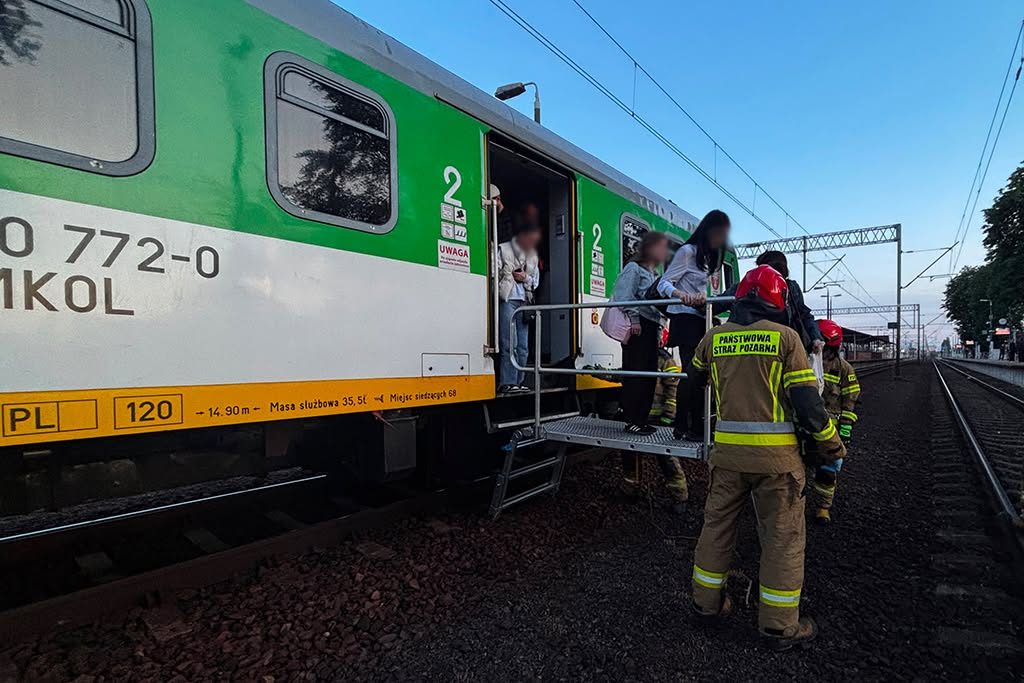Śmiertelny wypadek na torach w Sochaczewie. Ewakuacja pasażerów - Paragraf