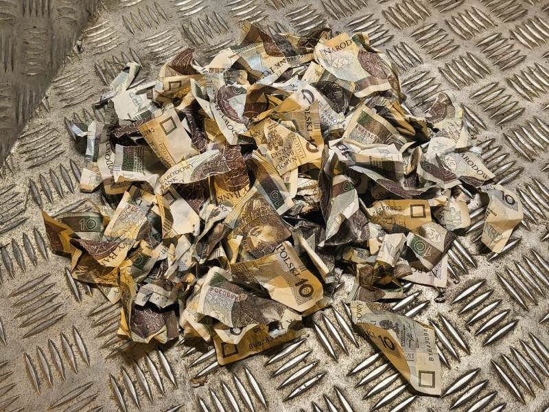 Ukradł gotówkę, podarł banknoty – zatrzymany przez policję - Paragraf