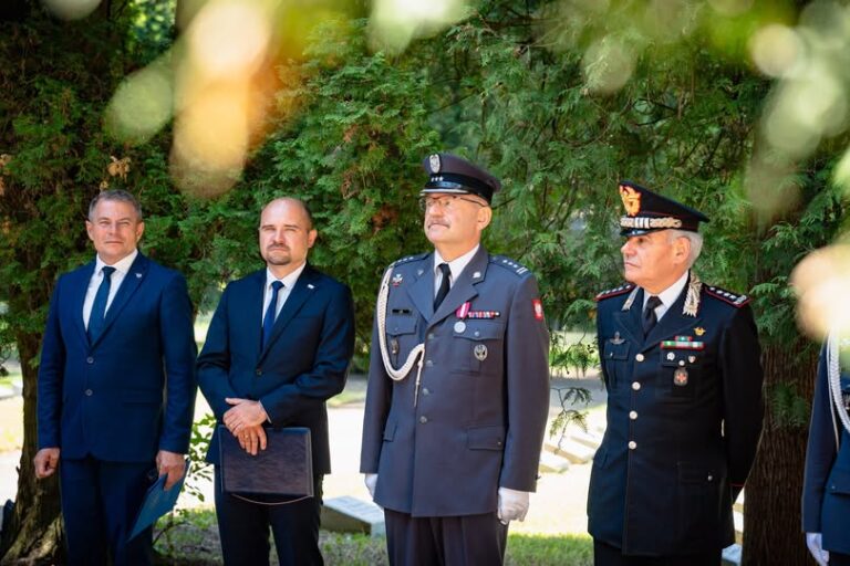 Włoska delegacja upamięśniła żołnierzy na Cmentarzu Grabiszyn - Paragraf