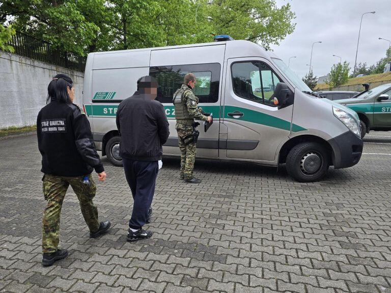 SG zatrzymała 5 poszukiwanych mężczyzn - Paragraf