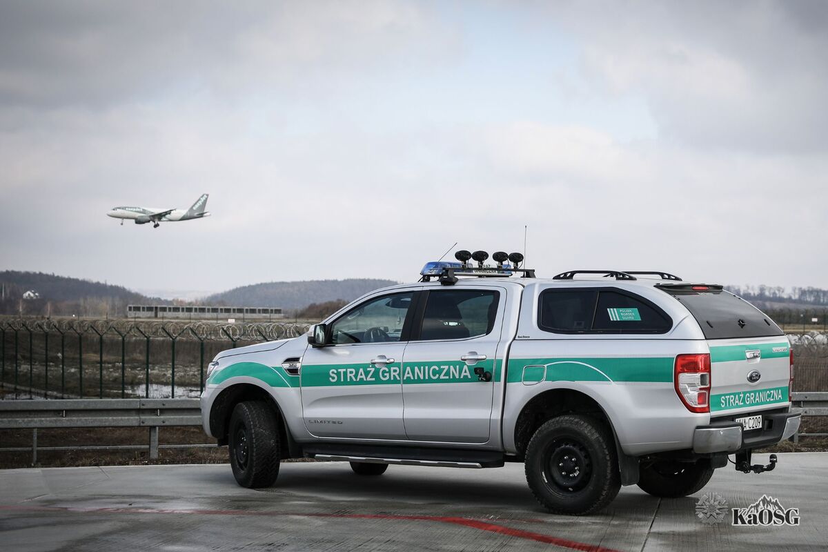 SG zatrzymała amunicję i pasażera w Balicach - Paragraf