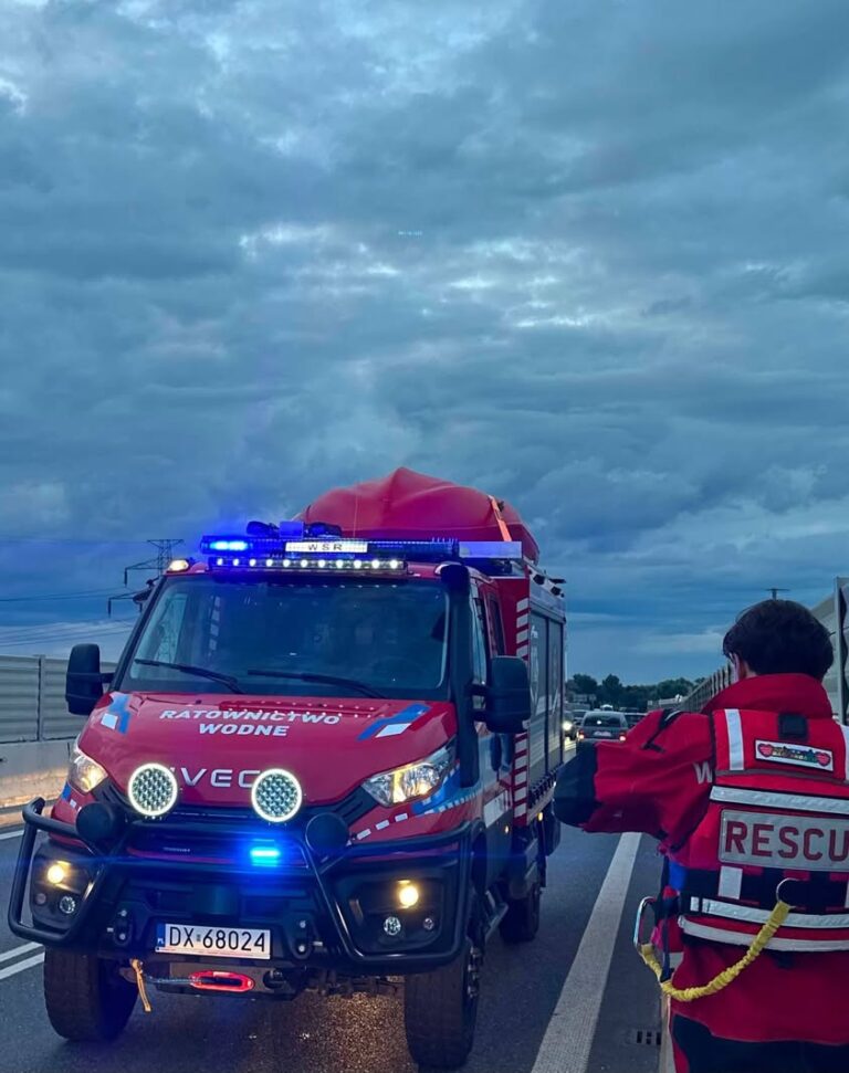 Młode osoby weszły na przęsła mostu w Kamieńcu Wrocławskim - Paragraf