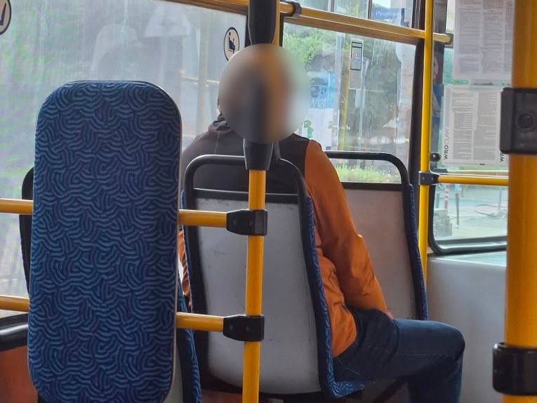 50-latek trafił do aresztu za czyn seksualny w tramwaju - Paragraf