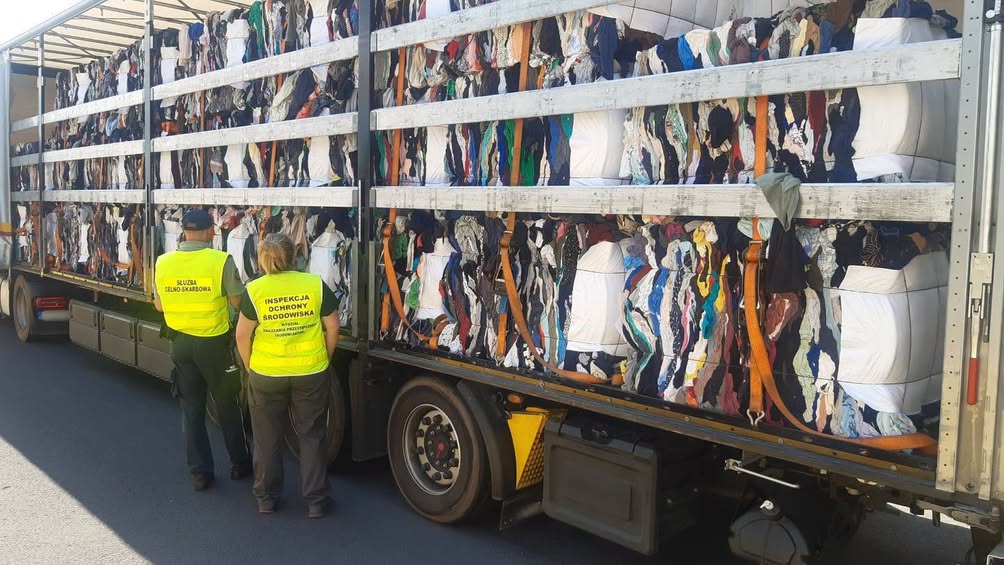 Służby zawróciły 25 ton nielegalnych odpadów na A4 - Edukacja