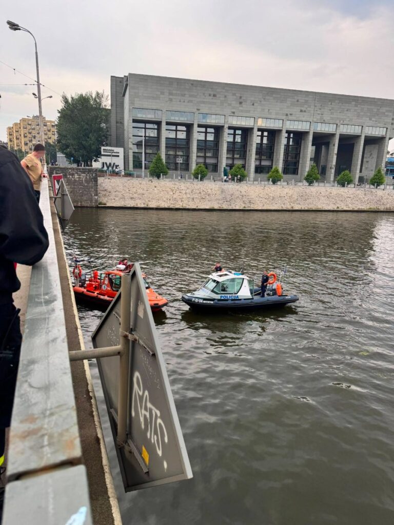 Uratowali mężczyznę z Mostu Pokoju we Wrocławiu - Paragraf