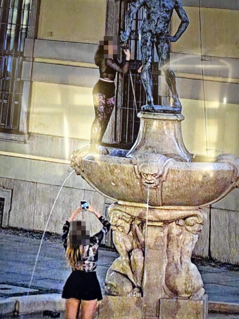 Zatrzymano kobietę, która ukradła szpadę Szermierza - Paragraf