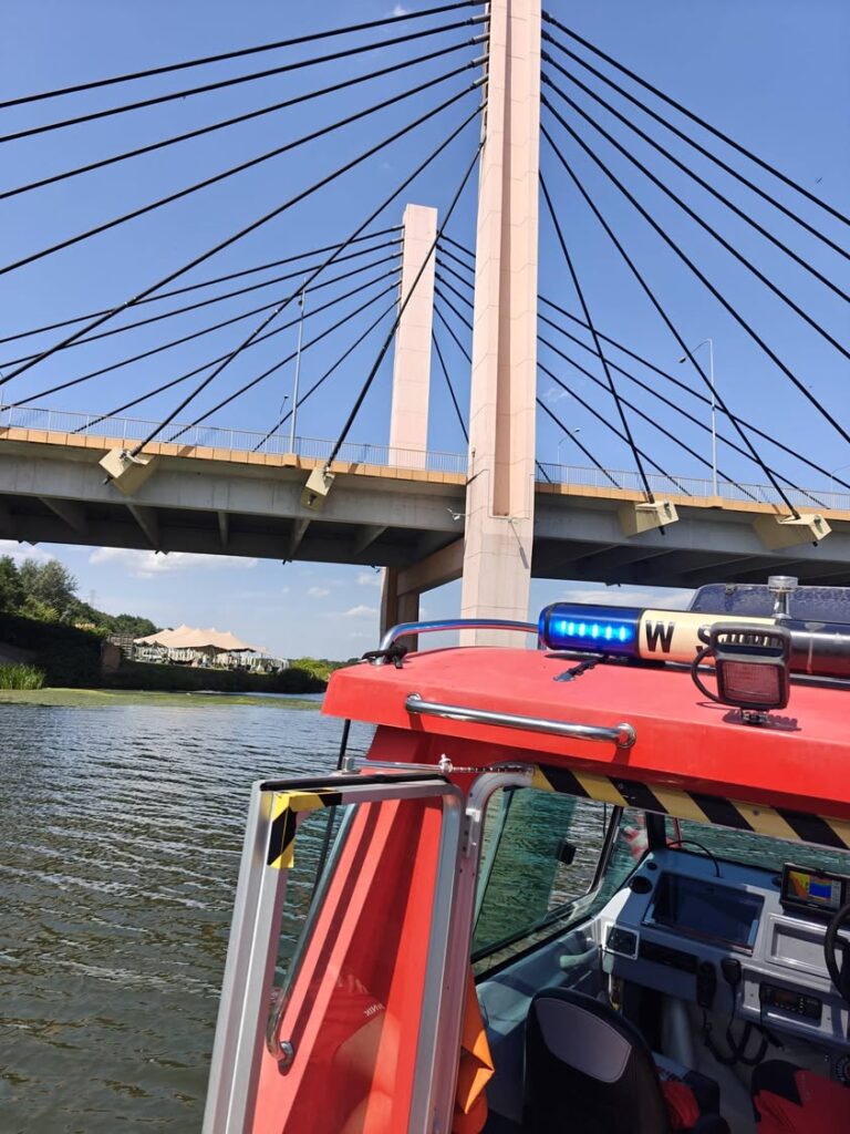 Dziecko było na barierkach mostu Milenijnego we Wrocławiu - Paragraf