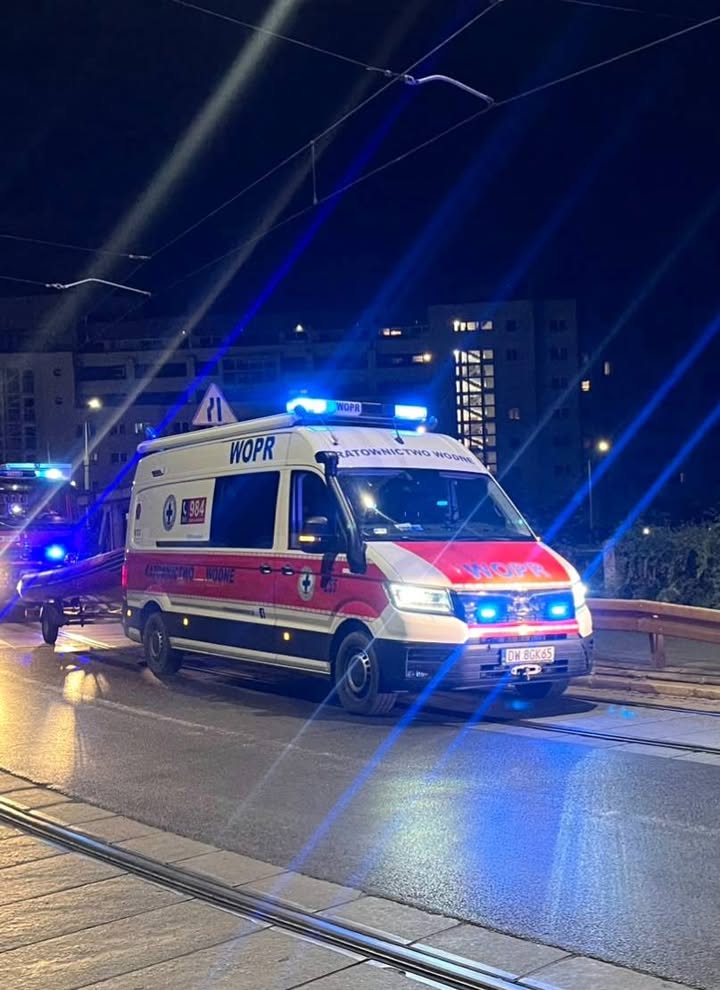Mężczyzna chciał skoczyć z Mostu Trzebnickiego do Odry - Paragraf
