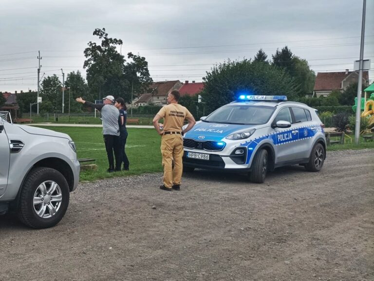 Wpadł do bagna podczas grzybobrania. Policja go odnalazła - Paragraf