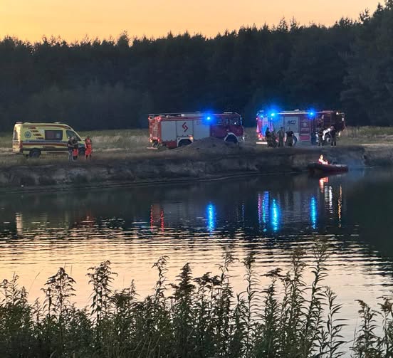 Mężczyzna zniknął pod wodą w zbiorniku Koplni Piasku - Paragraf