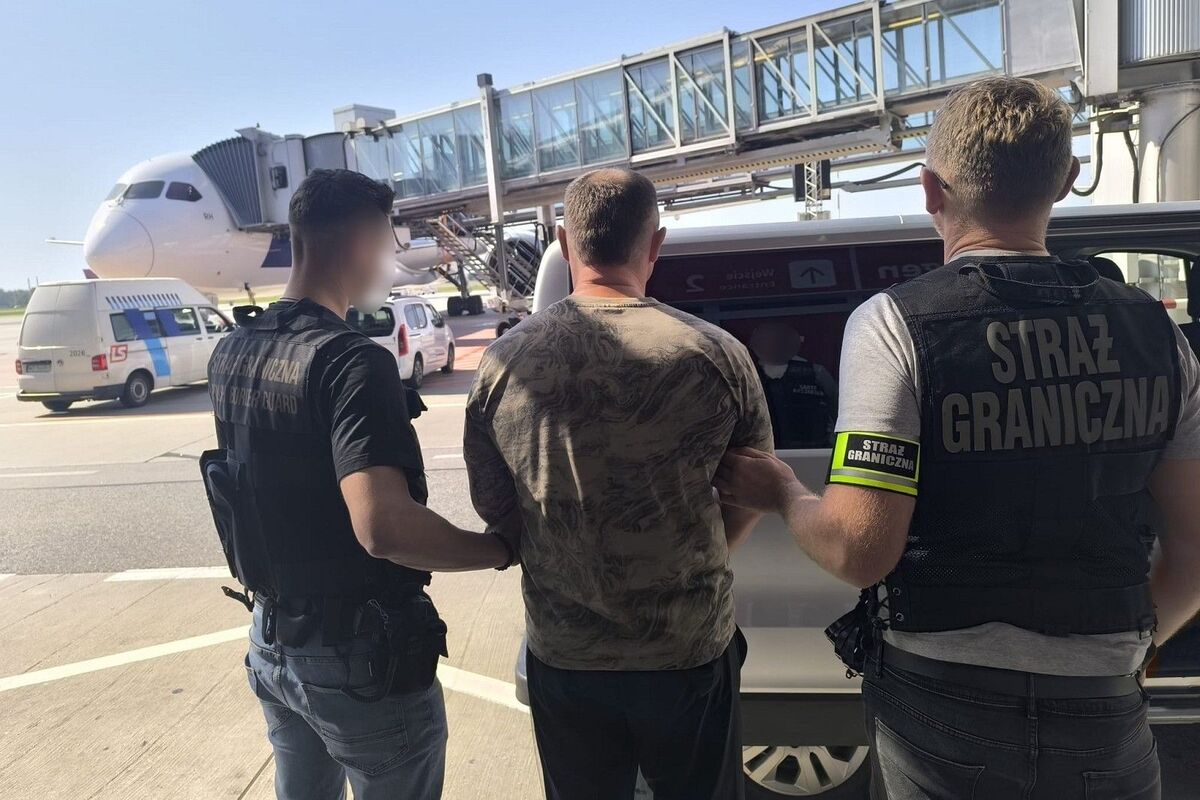 Służby rozbiły grupę, która przemycała papierosy balonami - Paragraf