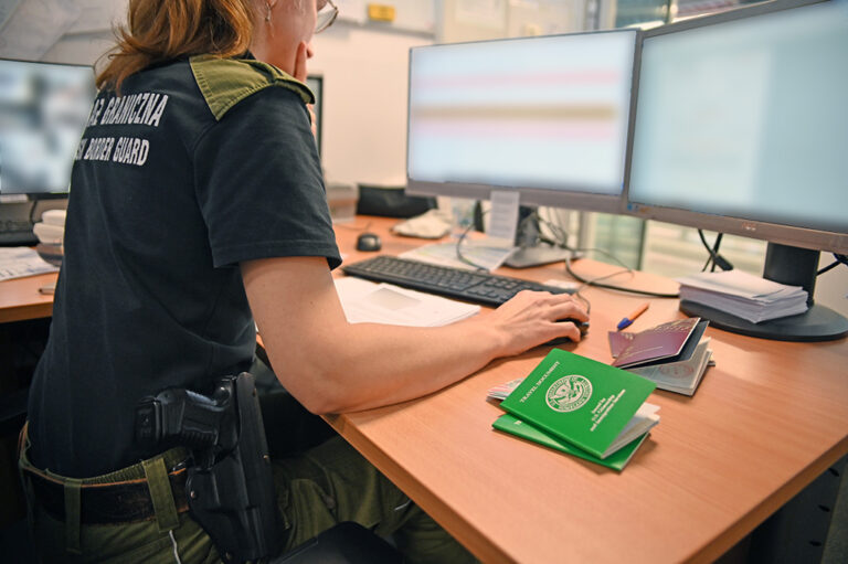 SG na Okęciu odmówiła wjazdu 16 cudzoziemcom - Paragraf