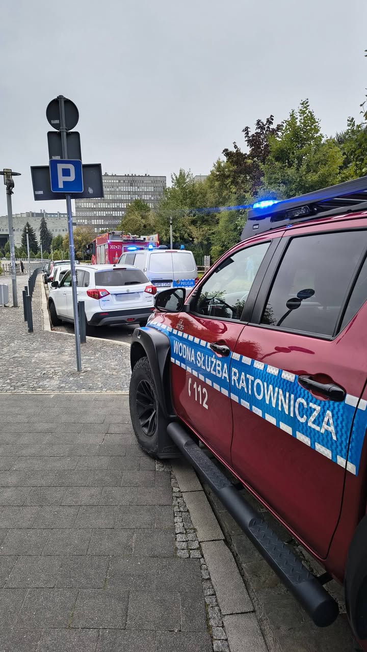 Mężczyzna przepłynął Odrę we Wrocławiu - Paragraf