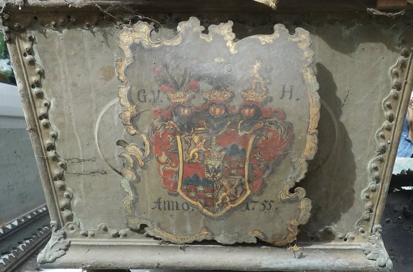 W mauzoleum w Świebodzicach znaleziono ród von Hochbergów - Paragraf