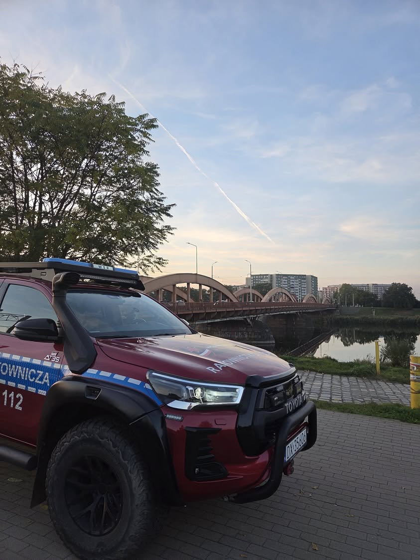Służby szukały osoby na wrocławskim moście - Paragraf