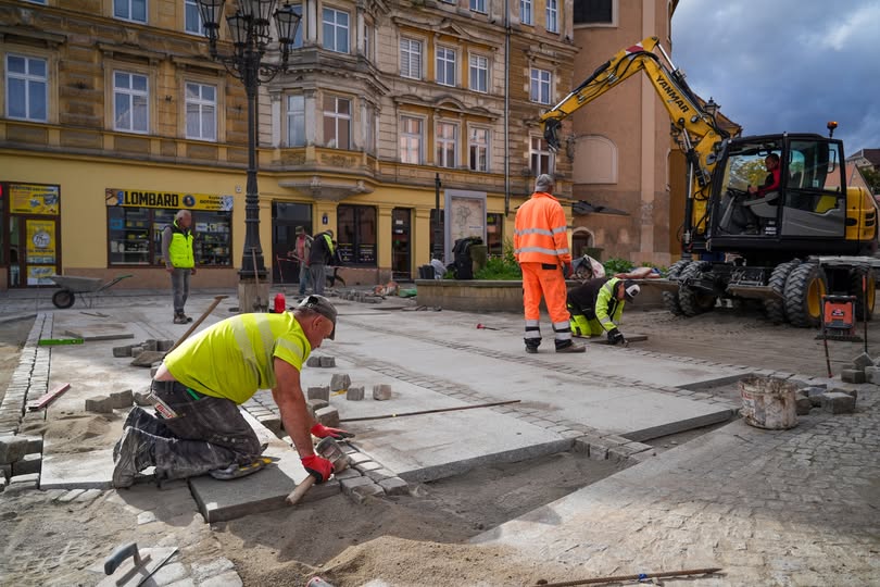 Kłodzko odbudowuje drogi i mosty za miliony złotych - Paragraf