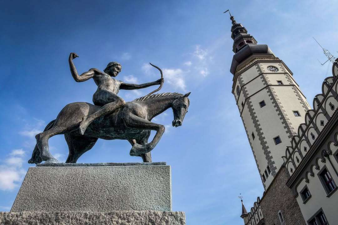 Odgadnij miasto z mosiężnym łucznikiem - Paragraf